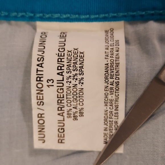 L.E.I. Ashley Lowrise Capri - Picture 9 of 11